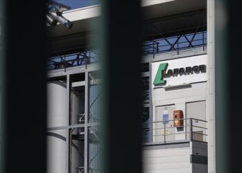 وثائقي تركي يكشف عن علاقات فرنسا بتنظيمي “داعش” و”بي كا كا”