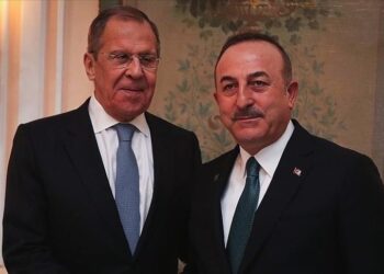 تشاووش أوغلو ولافروف يبحثان العلاقات الثنائية وقضايا إقليمية