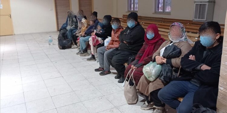 تركيا.. ضبط 14 مهاجرا أفغانيا في ولاية ملاطيا