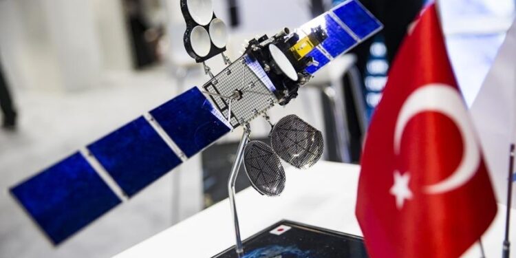 تركيا تستلم قمرها “توركسات 5 بي” قبل إطلاقه في ديسمبر