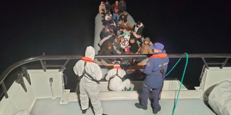 خفر السواحل التركي ينقذ 45 مهاجرا قبالة سواحل موغلا