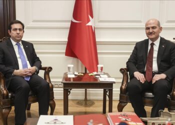 وزير الداخلية التركي يلتقي وزير الهجرة اليوناني