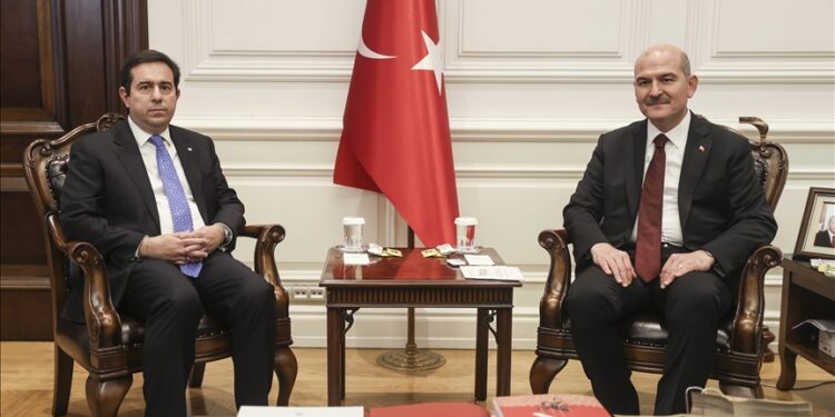 وزير الداخلية التركي يلتقي وزير الهجرة اليوناني