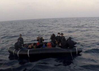 إنقاذ 68 مهاجراً غير نظاميين غربي تركيا