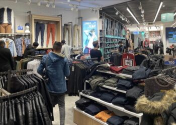 أسواق الملابس التركية تستقطب التجار والسياح