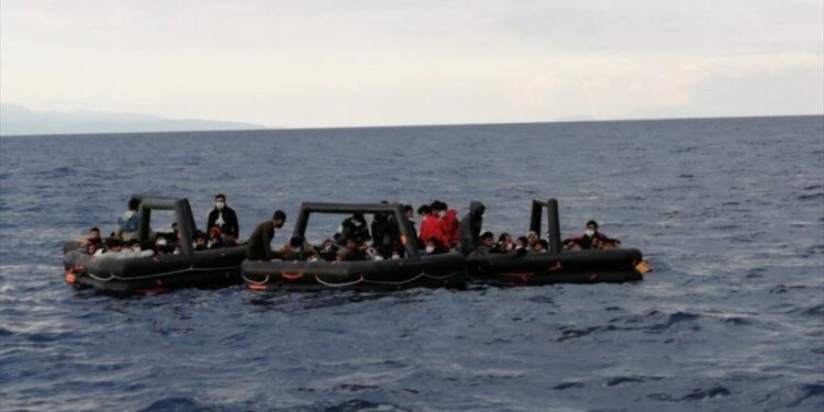 تركيا.. إنقاذ 142 مهاجرا غير نظامي أجبرتهم اليونان على العودة