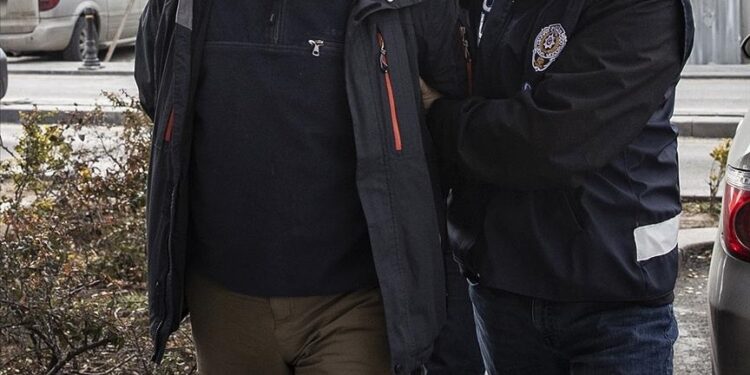 تركيا.. توقيف شخصين يشتبه بانتمائهما لتنظيم “غولن” الإرهابي