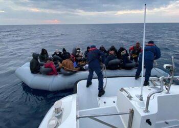 إنقاذ 256 مهاجرا غير نظامي غربي تركيا