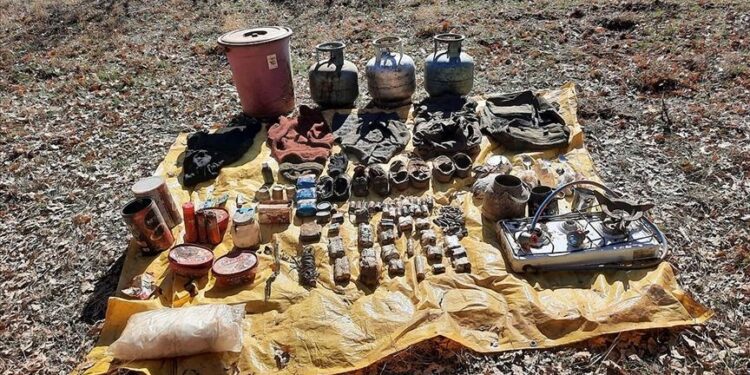 تركيا.. تدمير 8 مخابئ لإرهابيين شرقي البلاد