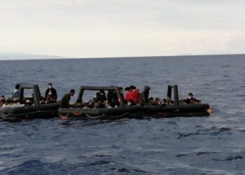 خفر السواحل التركي ينقذ 48 مهاجراً غير نظامي غربي البلاد