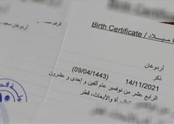 إعجابًا بمواقفه.. قطري يسمي مولوده “أردوغان” وسفير تركيا يزوره مهنئًا