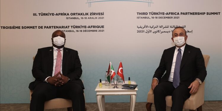 إسطنبول.. تشاووش أوغلو يلتقي عددا من نظرائه الأفارقة