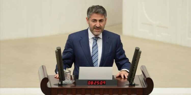 وزير الخزانة والمالية التركي الجديد يؤدي اليمين الدستورية