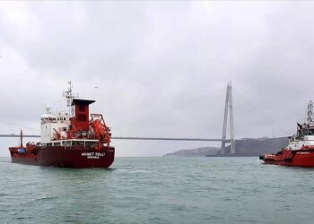 إسطنبول.. تعليق الملاحة في البوسفور إثر تعطل ناقلة نفط