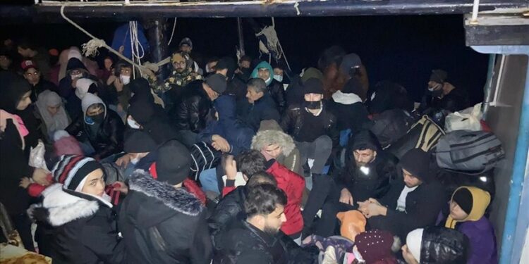 تركيا.. ضبط 100 مهاجر غير نظامي في موغلا