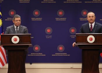 وزيرا خارجية تركيا وماليزيا يبحثان التعاون الاقتصادي والتجاري