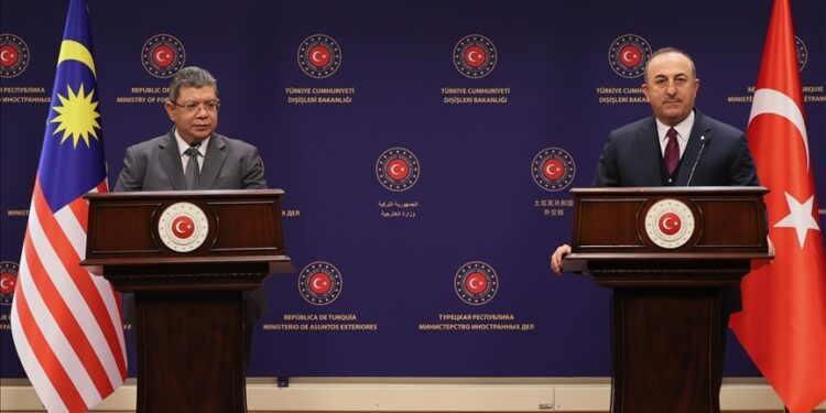 وزيرا خارجية تركيا وماليزيا يبحثان التعاون الاقتصادي والتجاري