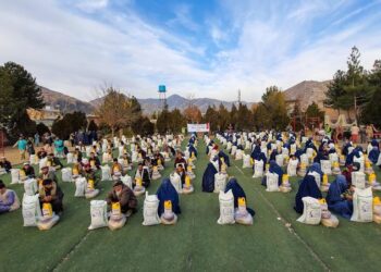 جمعية تركية توزع مساعدات غذائية في أفغانستان