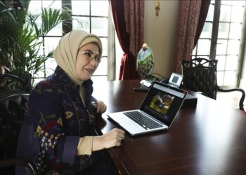 أمينة أردوغان تشارك في التصويت لـ”أفضل صور الأناضول 2021″