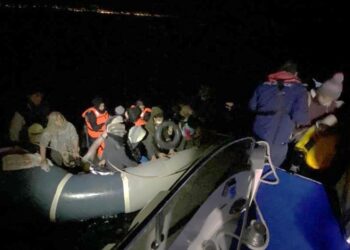 إنقاذ 92 مهاجرًا قبالة سواحل “إزمير” التركية