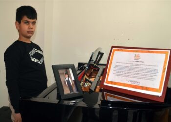 أردوغان يحقق حلم طفل كفيف يتمتع بموهبة موسيقية فذة