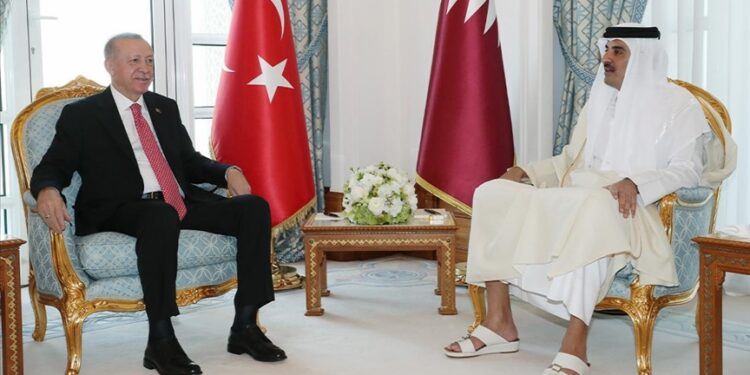 أردوغان وأمير قطر يعقدان اجتماعا ثنائيا في الدوحة
