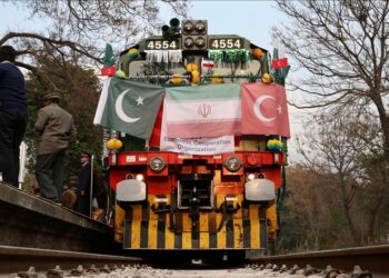 استئناف مشروع قطار شحن إسلام أباد- طهران- إسطنبول