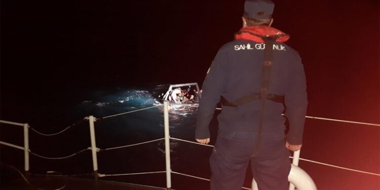 تركيا.. إنقاذ 20 مهاجرا غير نظامي أجبرتهم اليونان على العودة