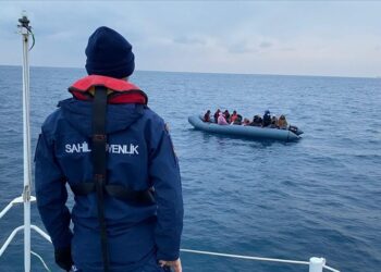 إنقاذ 22 مهاجرا غير نظامي غربي تركيا