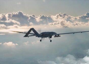 مجلة فرنسية: تركيا تبيع طائراتها المسيرة كالخبز الطازج