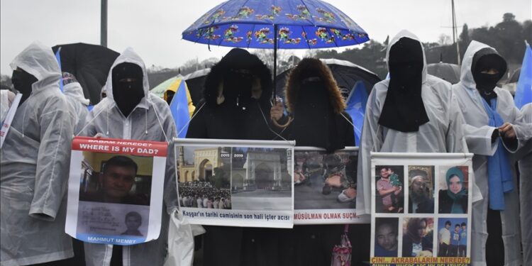 إسطنبول.. وقفة احتجاجية تنديدا بممارسات الصين ضد الأويغور