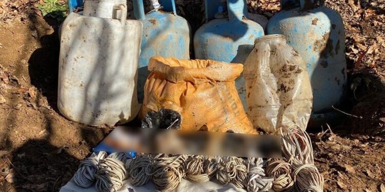 ضبط مستلزمات تابعة لإرهابيي “بي كا كا” شرقي تركيا