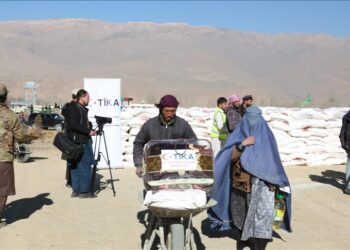 “تيكا” التركية تقدم مساعدات لـ500 أسرة في باميان الأفغانية