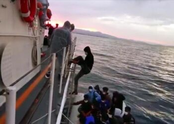 تركيا.. ضبط 29 مهاجرا غير نظاميين قبالة سواحل إزمير