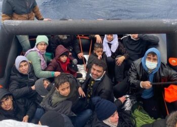 تركيا.. إنقاذ 17 مهاجرين قبالة السواحل الجنوبية الغربية