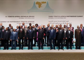 إسطنبول.. زعماء القمة التركية الإفريقية يلتقطون صورا تذكارية