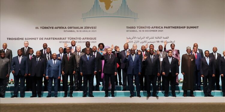 إسطنبول.. زعماء القمة التركية الإفريقية يلتقطون صورا تذكارية