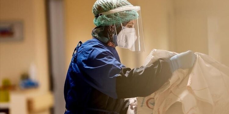 تركيا تسجل 181 وفاة بكورونا