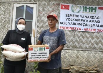 مساعدات تركية للمتضررين من ثوران بركان “سيميرو” بإندونيسيا