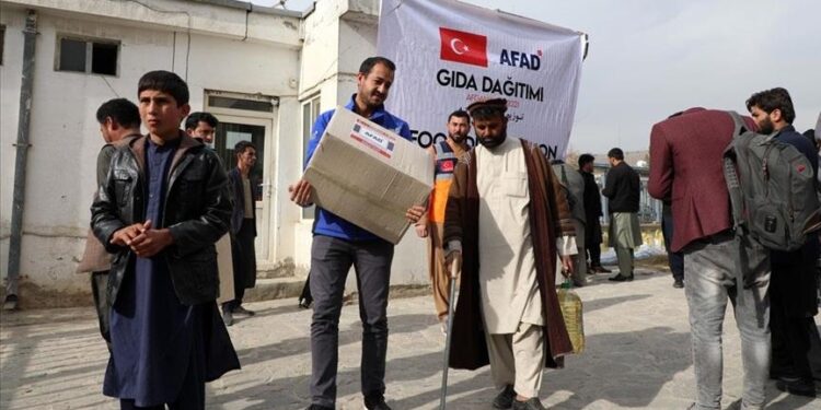 “آفاد” التركية تساعد ألفي أسرة في كابل