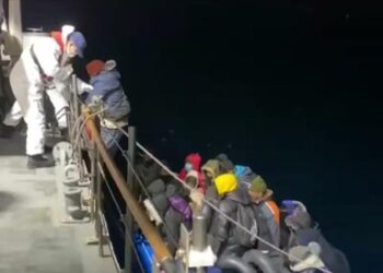 ارتفاع ضحايا غرق مركب مهاجرين في بحر إيجة إلى 13