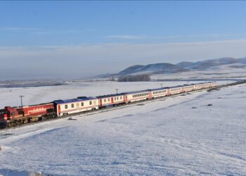 “قطار الشرق”.. رحلة شتوية ساحرة بين أنقرة وشرقي الأناضول