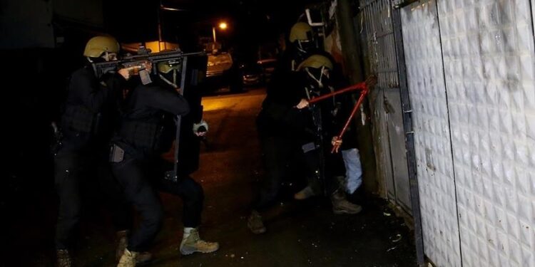 تركيا.. توقيف 13 أجنبيًا للاشتباه بصلتهم بتنظيم “داعش”