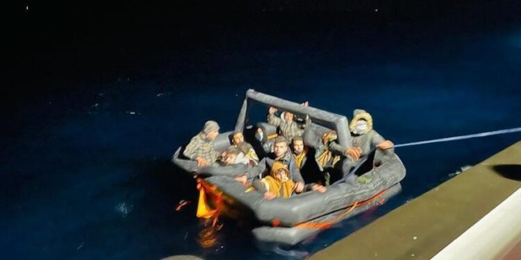 تركيا تنقذ 66 مهاجرا غير نظامي أعادتهم اليونان