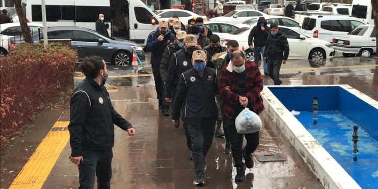 تركيا.. توقيف 9 أجانب على صلة بـ”داعش”