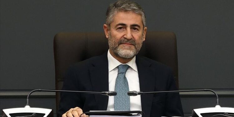 وزير المالية التركي: تراجع ودائع الأفراد بالعملات الأجنبية