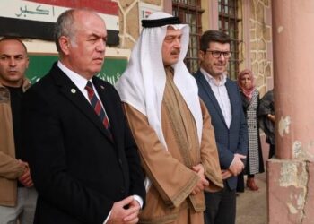 العراق.. القنصل التركي في الموصل يزور مدرسة يتيمات