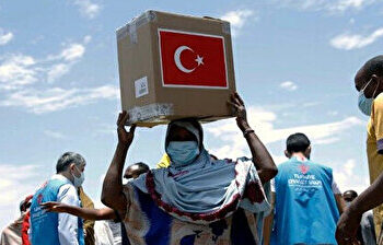 الهلال الأحمر التركي يوزع أكثر من 1700 طرد غذائي في الصومال