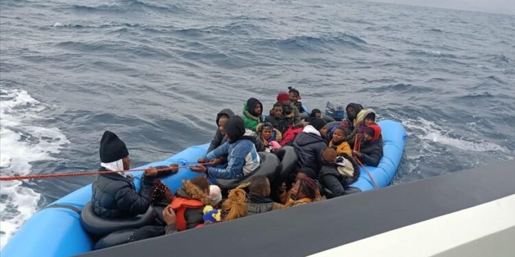 تركيا.. إنقاذ 43 مهاجرًا قبالة موغلا وإزمير