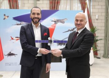 رئيس السلفادور يزور شركة الصناعات الجوية والفضائية التركية